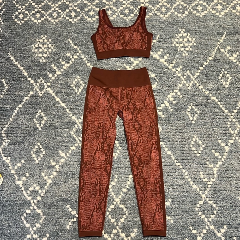 Fabletics Red Snake-Print High-Waist Leggings & Sports Bra Set - Picture 1 of 9